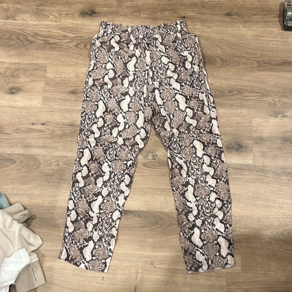 H&M snakeskin soft pants high rise - Picture 3 of 3